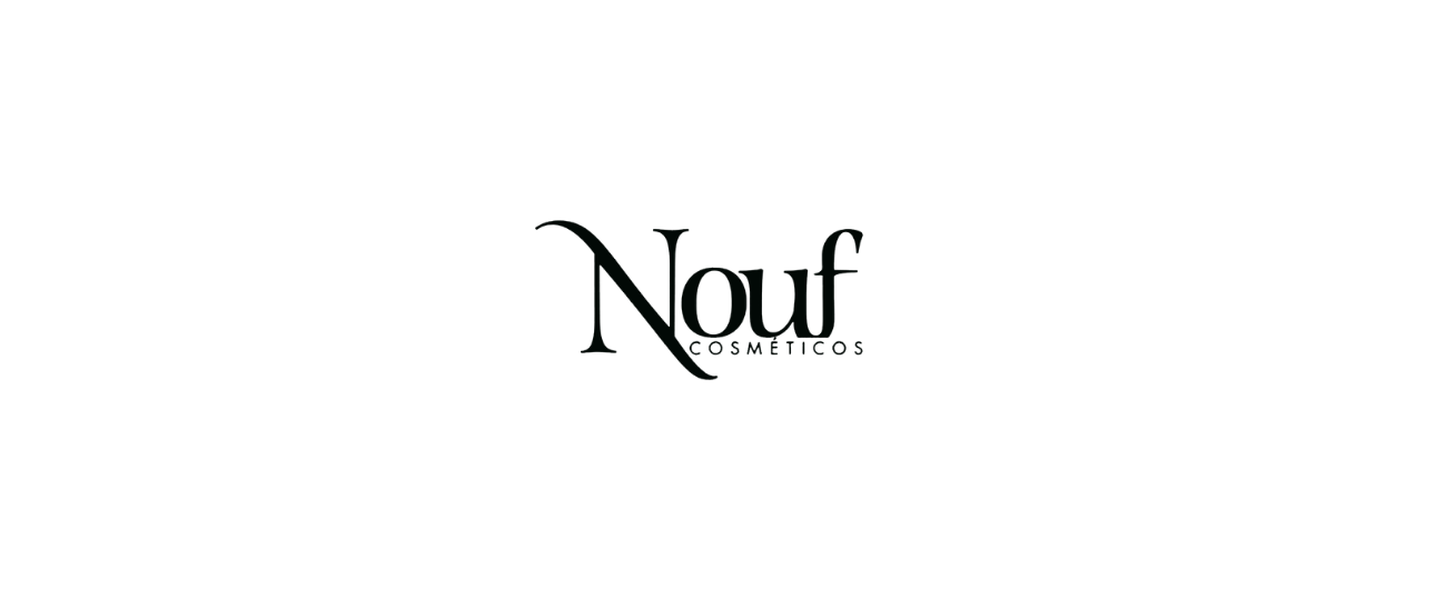 Logotipo da Nouf Cosméticos, marca de beleza e skincare. Sophia Ferreira, criadora de conteúdo e comunicadora, ajudou a contar a história da marca, gerando resultados.